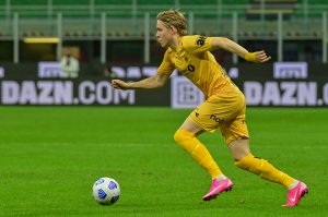 Jens Petter Hauge på San Siro i 2020.