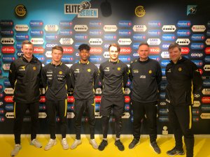 Tom Dent, Mads Fagerli Halsøy, Adan Hussein, Elias Hoff Melkersen, Jan Erik Bjerk og Aasmund Bjørkan.