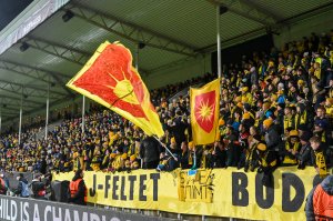 Supportere på J-feltet under hjemmekampen mot Celtic på Aspmyra i 2022.