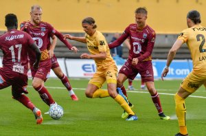 Ulrik Saltnes i aksjon under hjemmekampen mot Kristiansund.