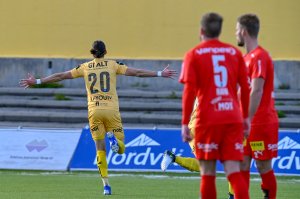 Amor Layouni etter å ha scoret mål mot Lillestrøm på Aspmyra.