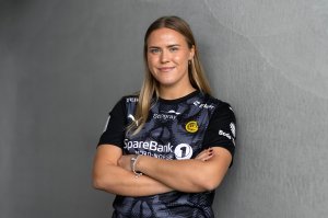 Portrett av Marie Aspenes i Glimtdrakt 