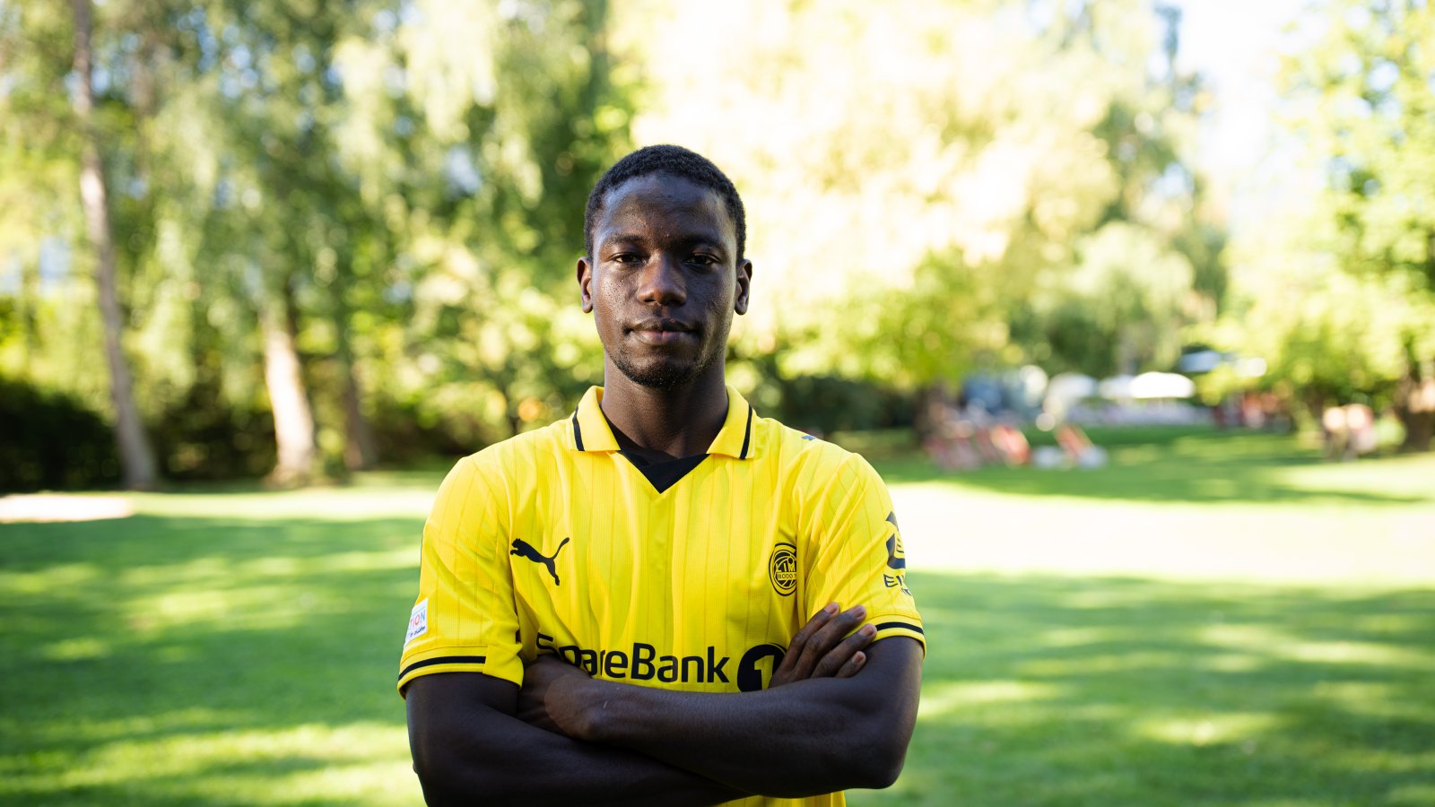 Assan poserer i Glimt-drakt. 