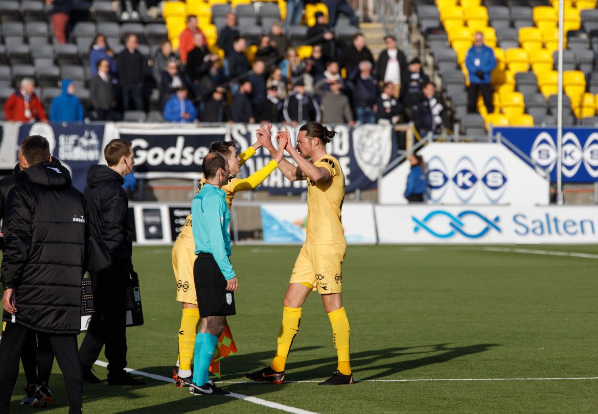 Amor Layouni ut, Håkon Evjen inn under kampen mot Strømsgodset.