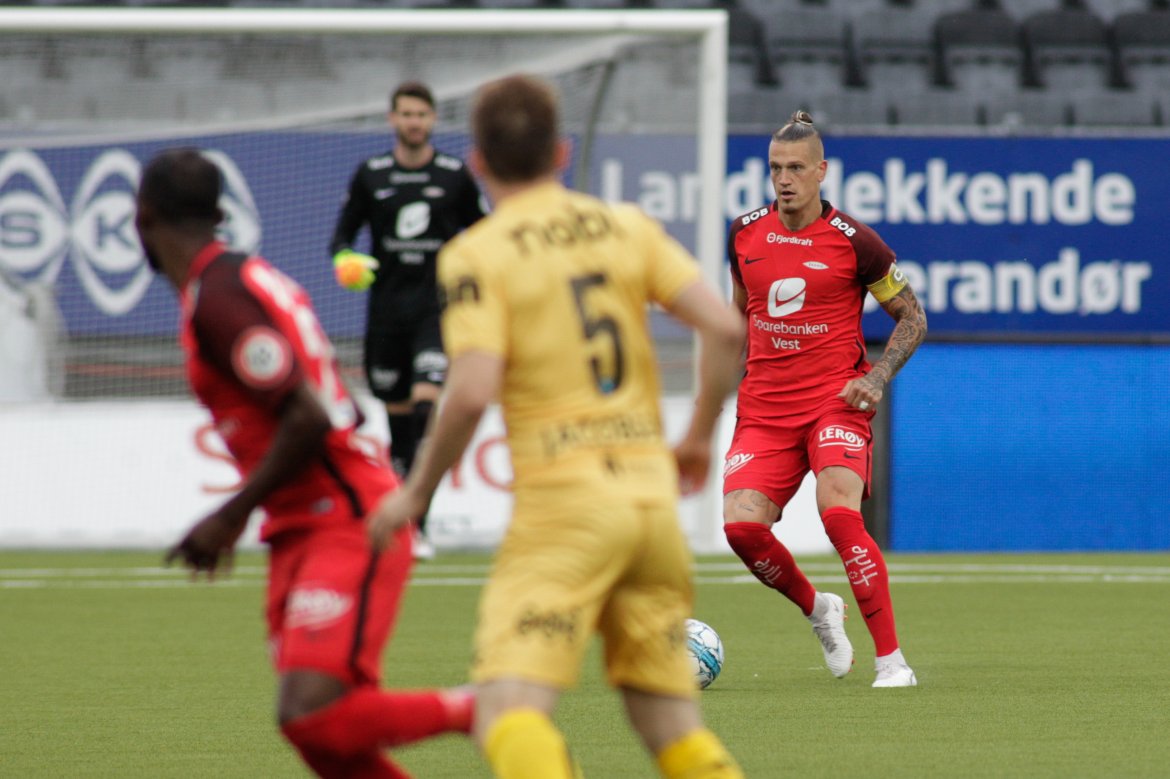 Branns Vito Wormgoor (høyre) under Eliteseriekampen mellom Bodø/Glimt og Brann på Aspmyra stadion. Kampen endte 2-2.