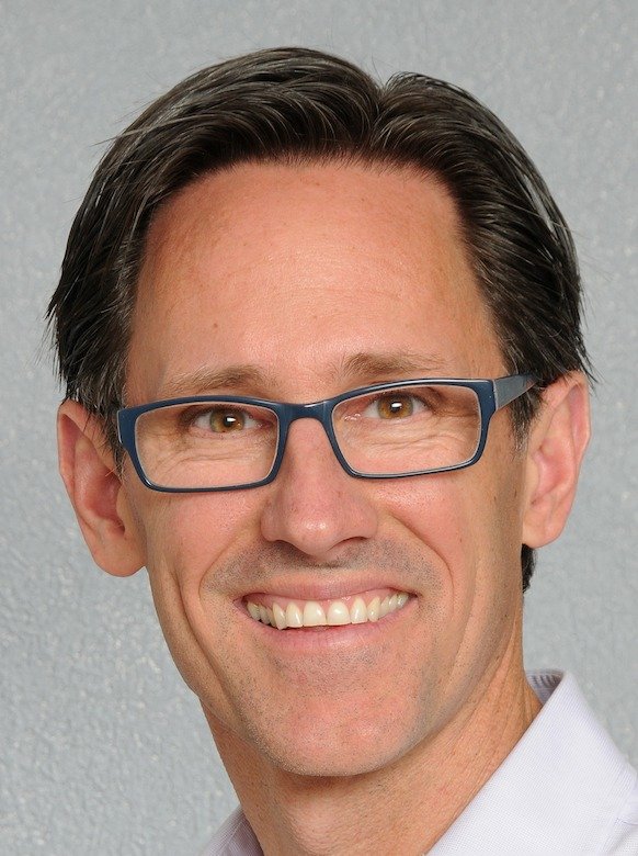 Tom Huston i Gameplan brenner for å få bedrifter, idrettsklubber og enkeltindivider til å tenke og handle bærekraftig. Foto: Lise Fagerbakk, innholdsprodusent i Avisa Nordland.