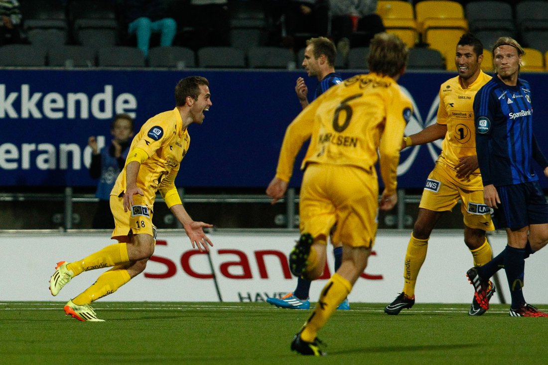 Brede Moe feirer sitt første eliteseriemål mot Stabæk i 2014