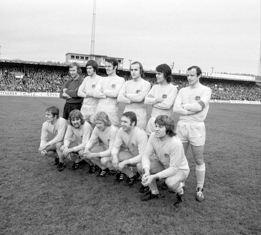 Norgesmesterskapet /  cupfinalen  Bodø/Glimt - Vard, Ullevaal Stadion. Fotballaget til Bodø/Glimt som vant cupfinalen. Laget består av Jon Arne Abrahamsen, Tor Eriksen, Einar Kolstad, Odd Bjørn Kristoffersen, Trond Tidemann, Arild Olsen, Harald Berg (bak t.h.), Jacob Klette, Ove Andreassen, Arne Hanssen, Terje Mørkved, Per Kristian Størkersen, Knut Helge Nerås, Trygve Nygård, Sturla Solhaug. Foto Paul Owesen / NTB / NTB