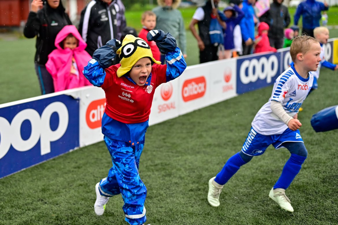 Coop Nordland arrangerte fotballturnering under Fanzone før laksekampen. 