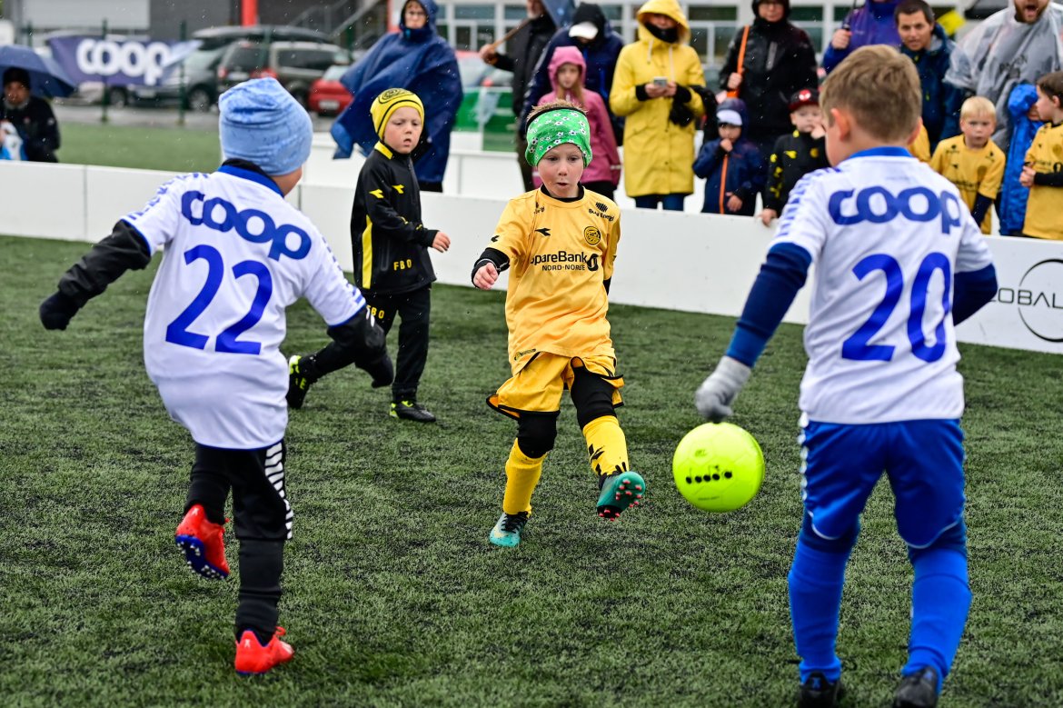 Coop Nordland arrangerte fotballturnering under Fanzone før laksekampen. 