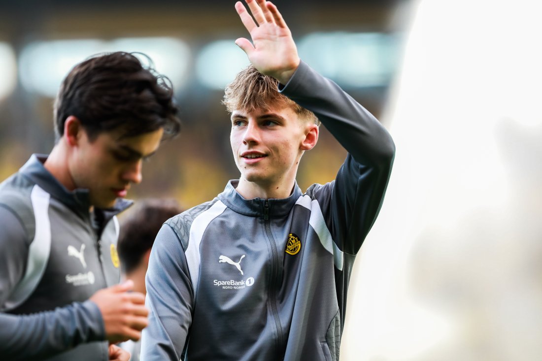 Mikkel Bro Hansen vinker til publikum etter kampen mellom Bodø/Glimt og Lillestrøm på Aspmyra i juli 2026