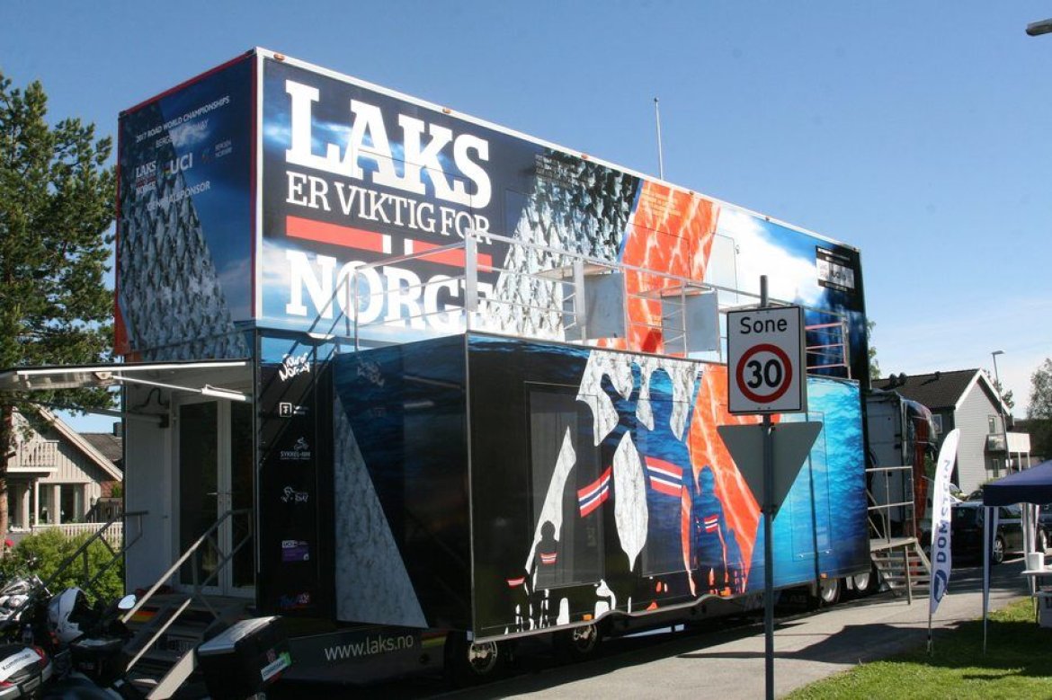 Laksetraileren kommer.