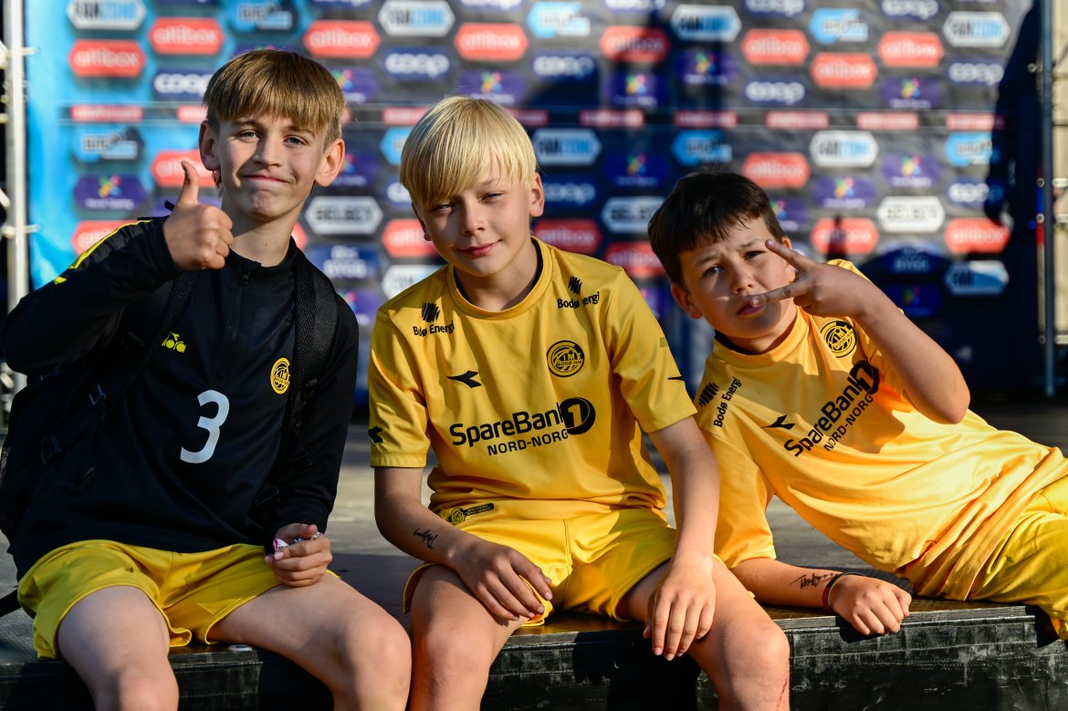 Fanzone før Molde-kampen på Aspmyra 2022. Fanzone+. Barn.