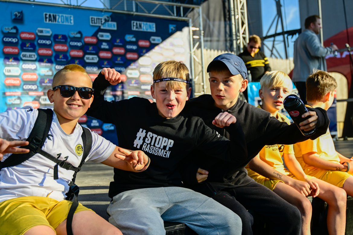 Fanzone før Molde-kampen på Aspmyra 2022. Fanzone+. Unger og blid.