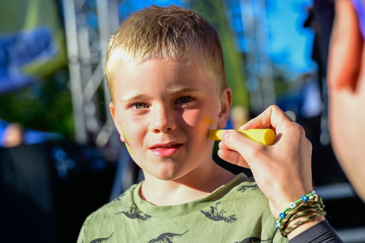 Fanzone før Molde-kampen på Aspmyra 2022. Fanzone+. Ansiktsmaling fra Rapida.