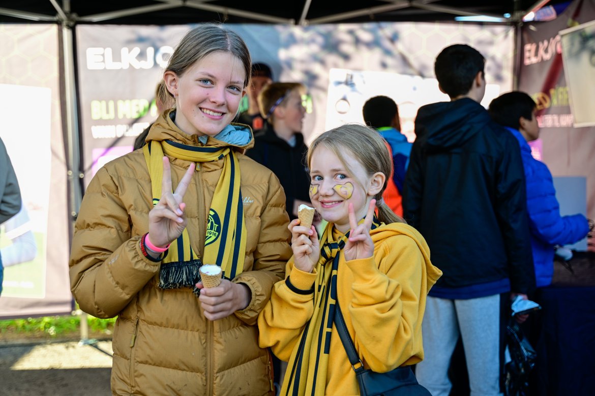 Fanzone før Molde-kampen på Aspmyra 2022. Fanzone+. Ansiktsmaling og blide unger.