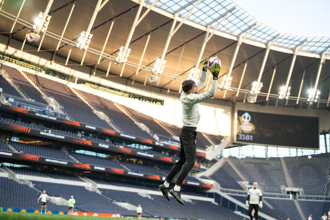 Nikita Haikin på trening på Tottenham Hotspur stadium i mai 2025