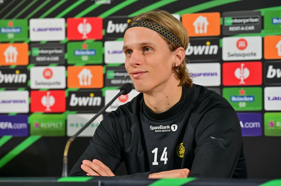 Ulrik Saltnes på pressekonferanse dagen før kampen mot Zorya i Zapporizhzha i Ukraina høsten 2021.jpg