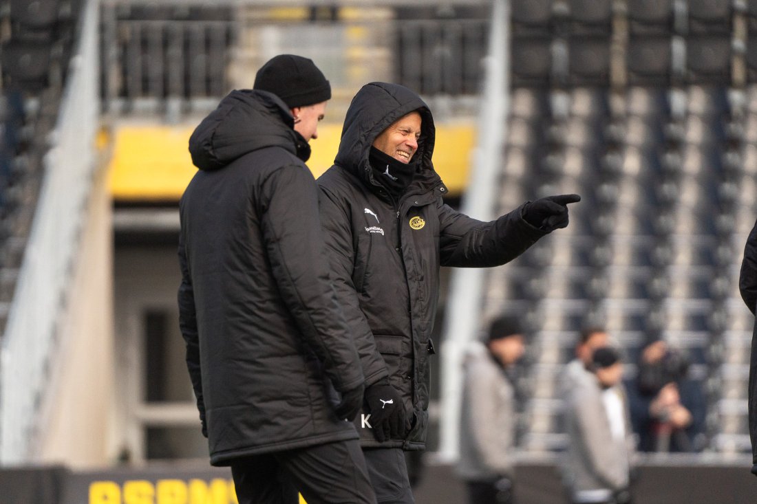 Det var en smørblid Kjetil Knutsen som ledet treninga på Aspmyra dagen før kampen mot Lazio
