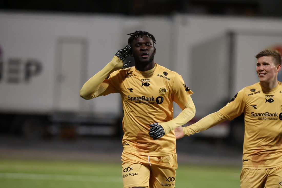 Victor Boniface jubler etter scoring mot Lillestrøm på Aspmyra i kvartfinalen i NM 2021 i mars 2022.jpg