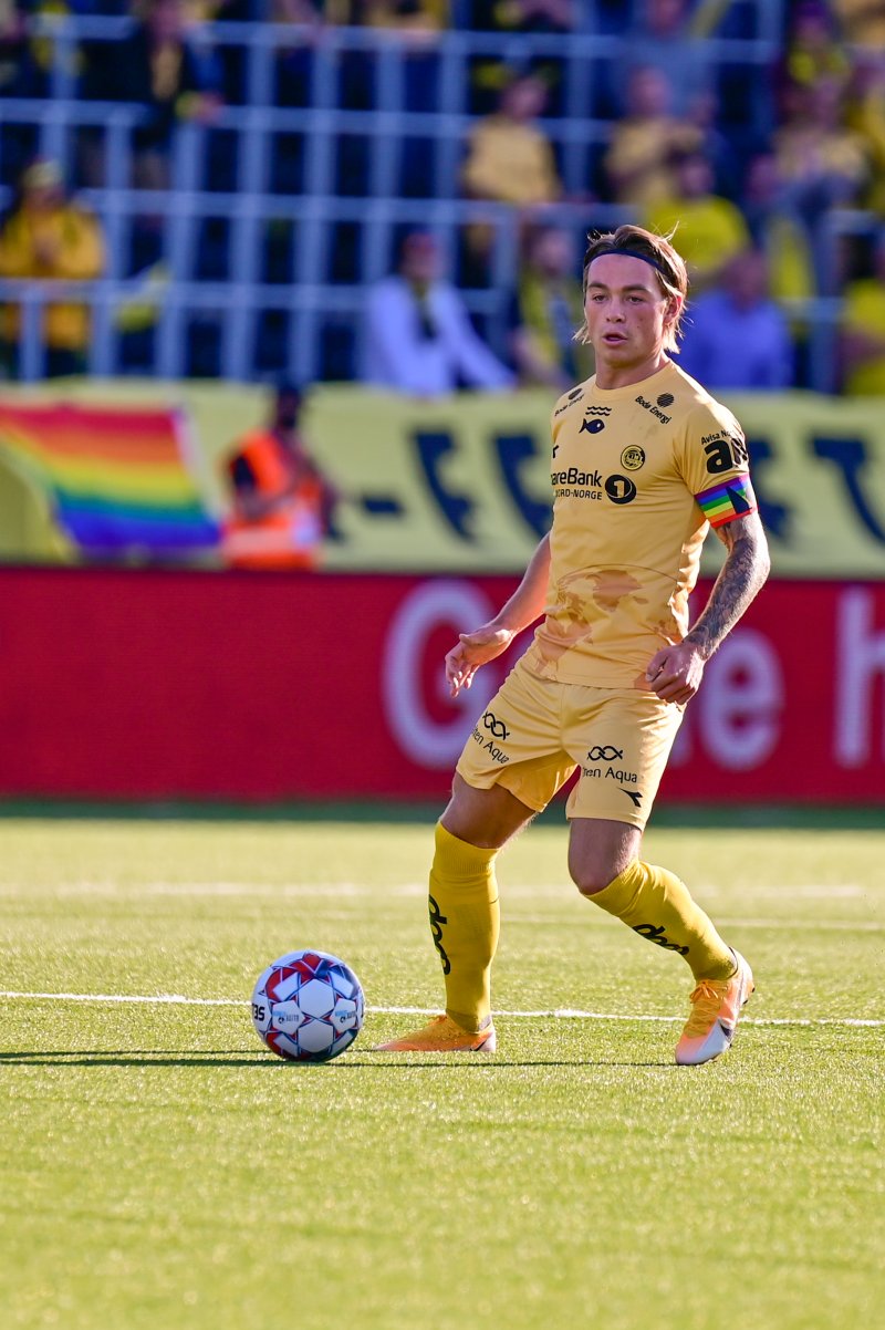 Det var god stemning på tribunen mot Valur, det håper Patrick Berg det blir mot Prishtina også. Foto: Kent Even Grundstad