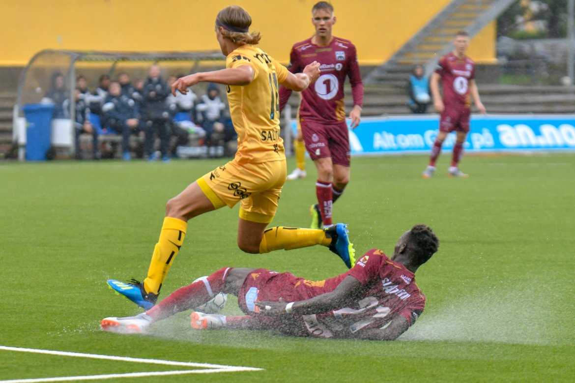 Ulrik Saltnes på Aspmyra i kamp mellom Kristiansund.
