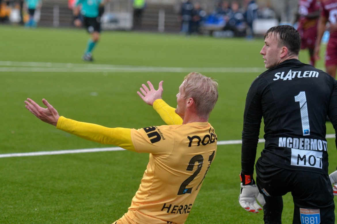 Geir André Herrem ferier målet mot Kristiansund på overtid.