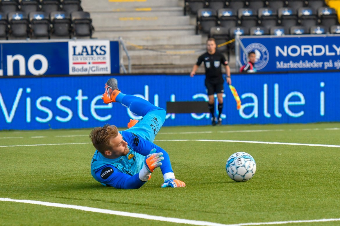 Ricardo Friedrich redder ballen mot Odd.