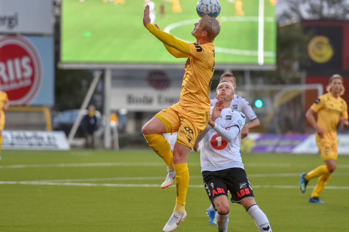 Geir André Herrem header ballen under kampen mot Odd.