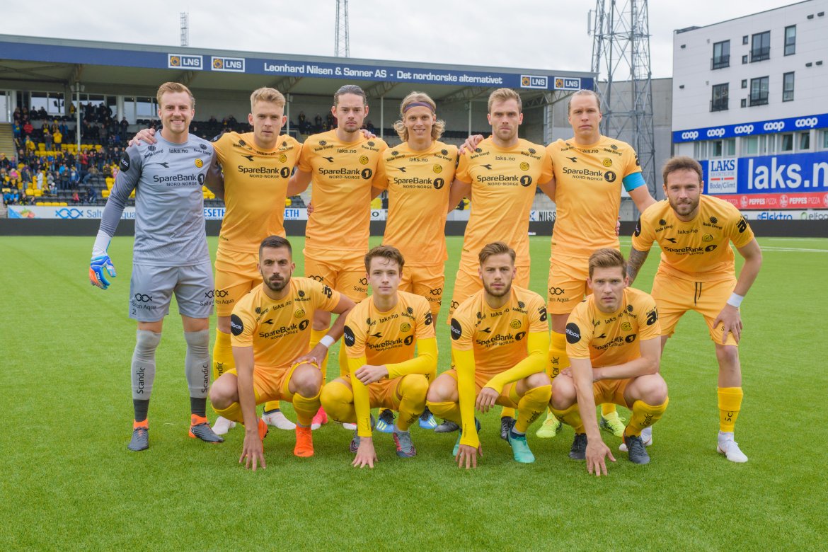 Lagbilde før kampen mot Sandefjord.