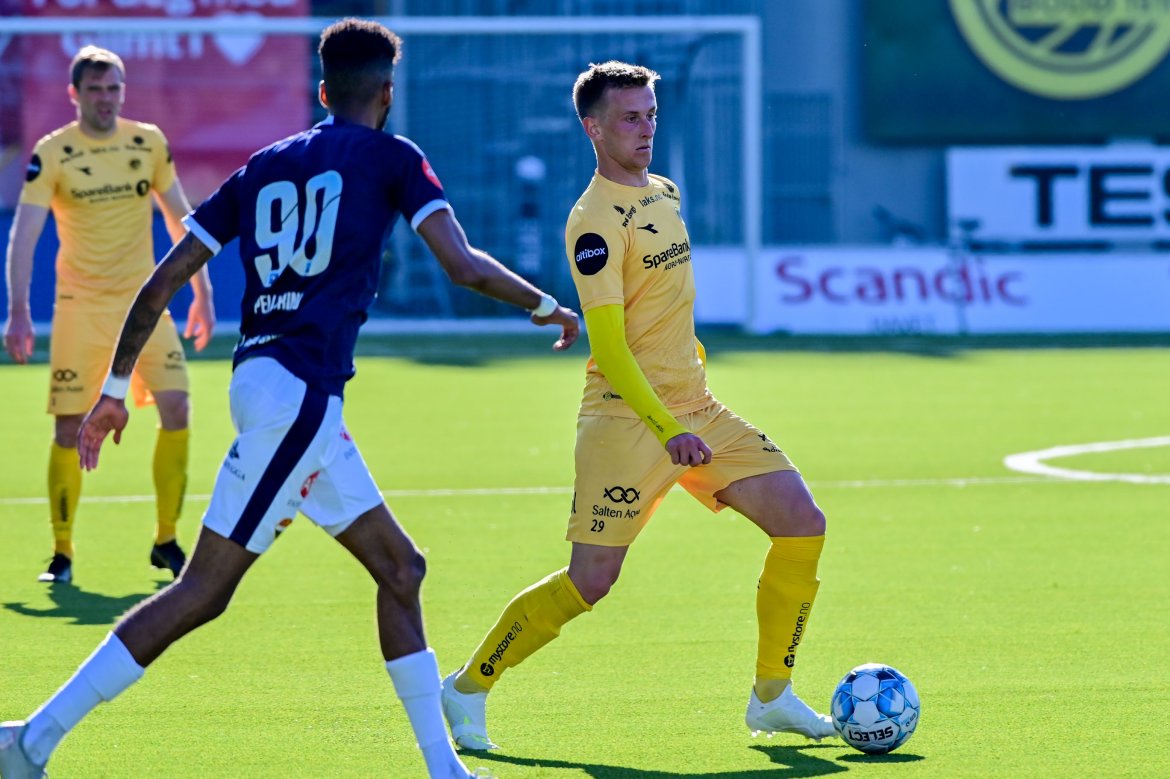 Erlend Dahl Reitan under kampen mot Strømsgodset på Aspmyra. Kampen endte 2-0 til Glimt.