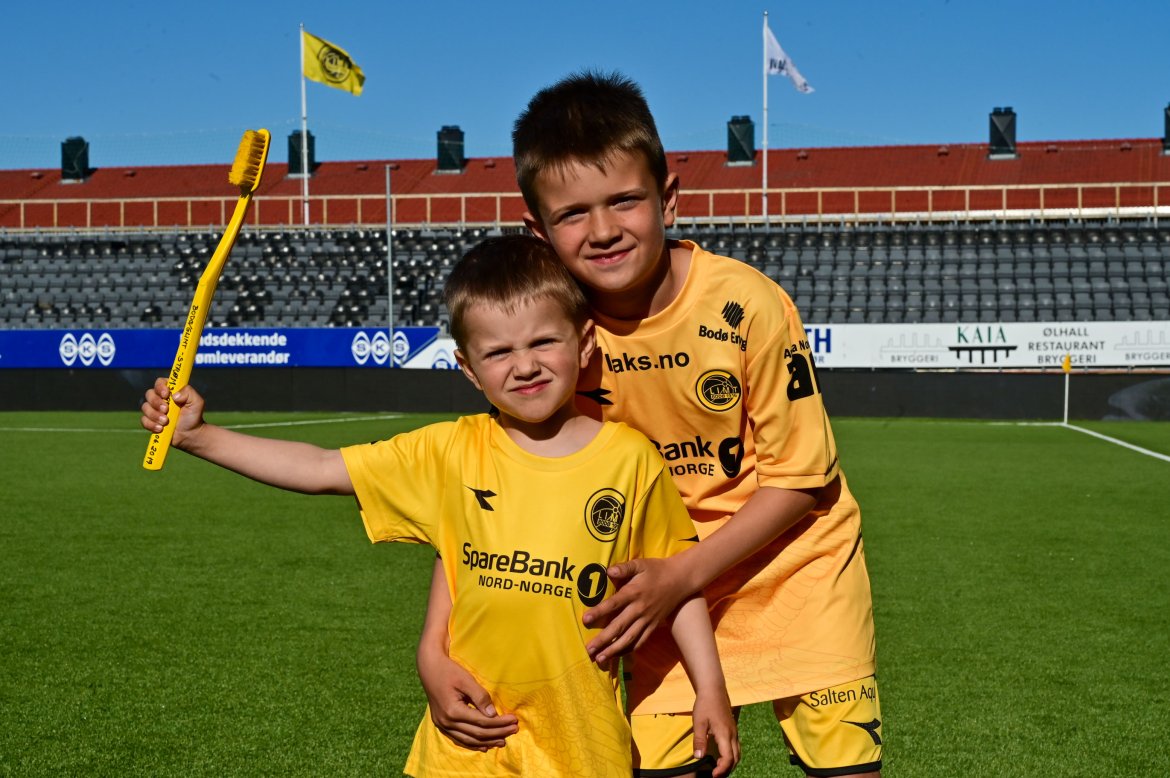 Tannbørsten til Strømsgodsets kaptein ble gitt av disse to. 