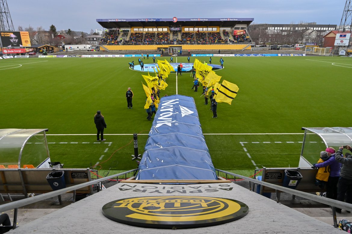 Utmarsj før hjemmekampen mot Sarpsborg 08 på Aspmyra.