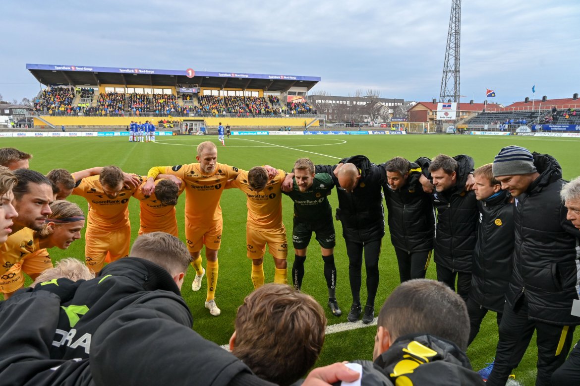 Bodø/Glimt gjør seg klare til å starte kampen mot Sarpsborg 08.