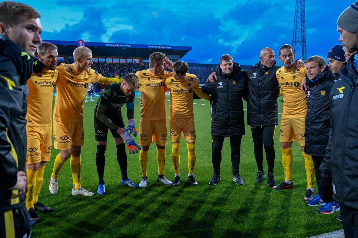 A-laget før kamp mot Rosenborg.