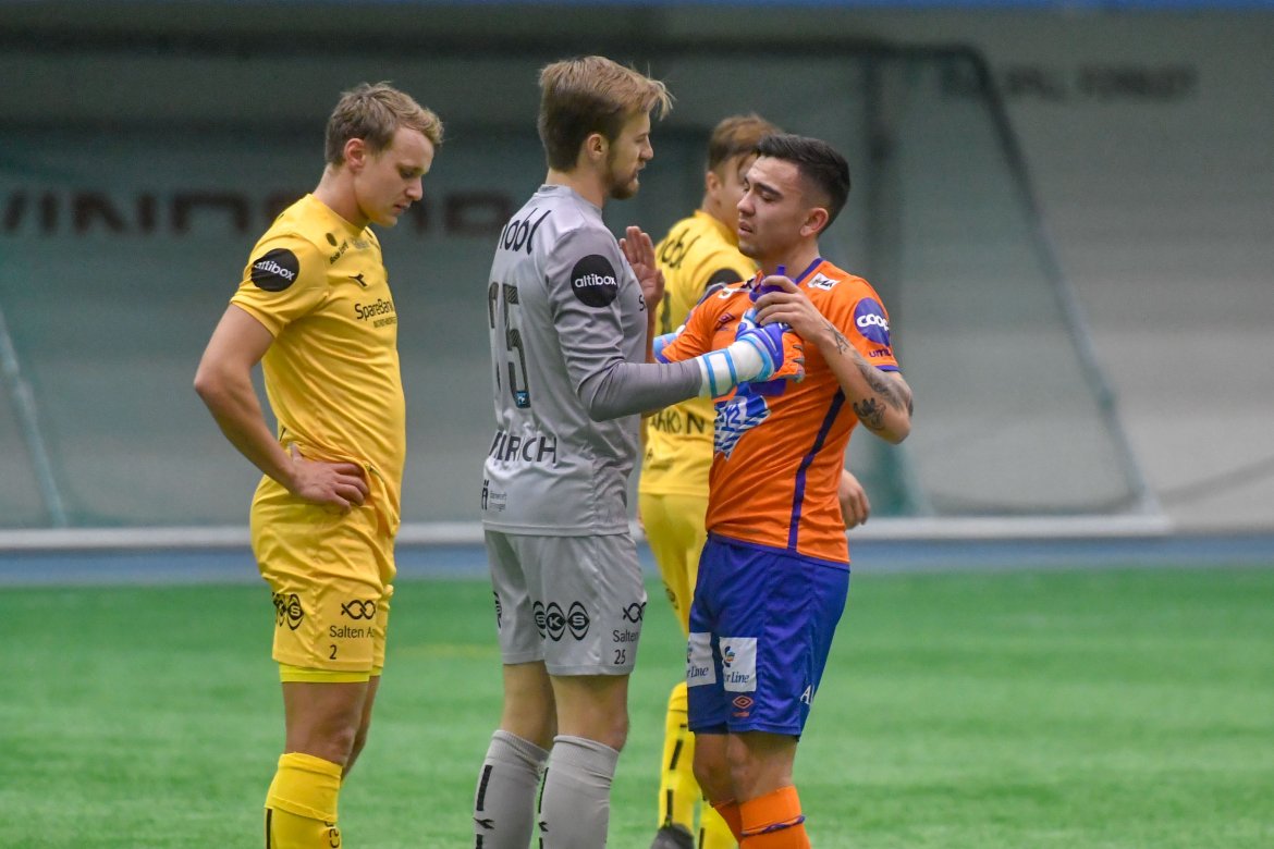 Marius Lode og Ricardo Freidrich under kampen mot Aalesund. 