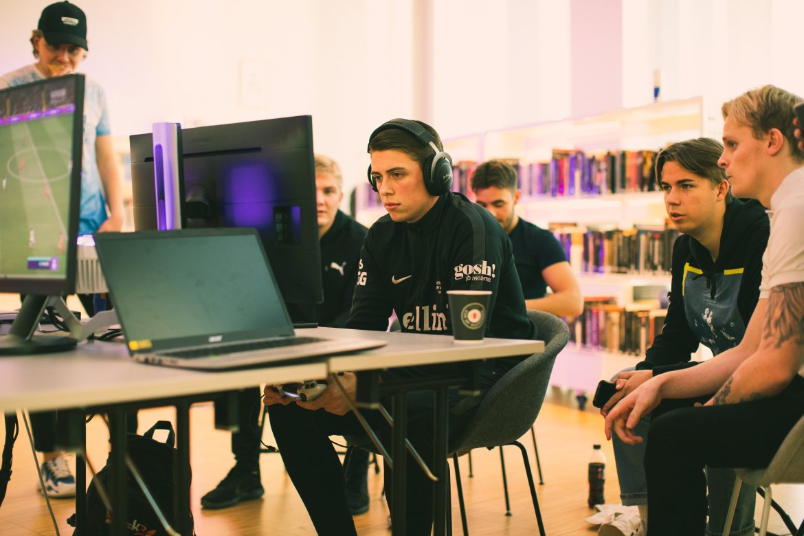 Full konsentrasjon på FIFA-turnering under Digital Kveld i Stormen. 